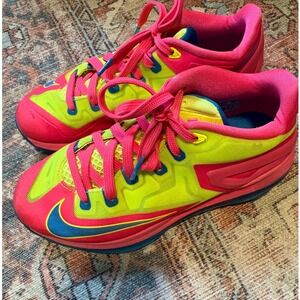 Nike LeBron 11 Max Low GS "Volt Hyper Pink" sneakers | Kids Size 6Y